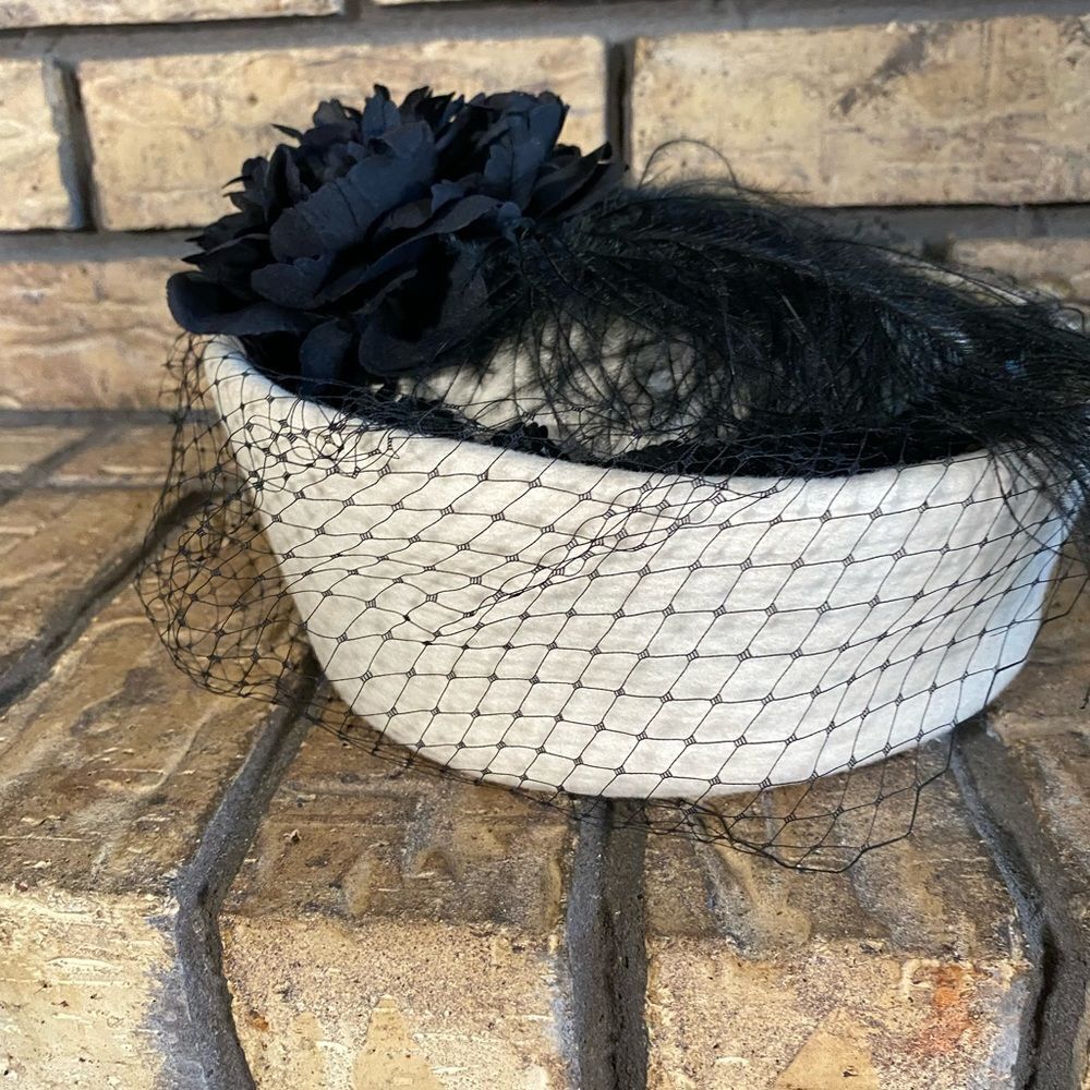 Cream and black‎ womens hat